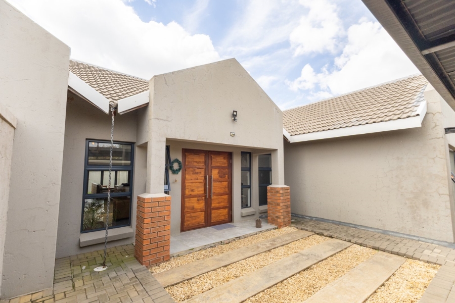 5 Bedroom Property for Sale in Somerton Estate Free State